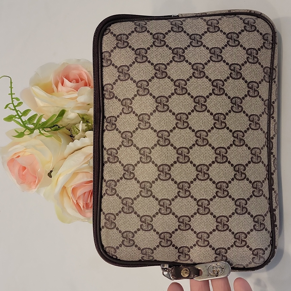 Authentic Gucci pouch